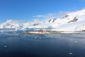 La base antarctique chilienne González Videla, Waterboat Point, Paradise Harbor, Antarctique. Auteur et Copyright Marco Ramerini