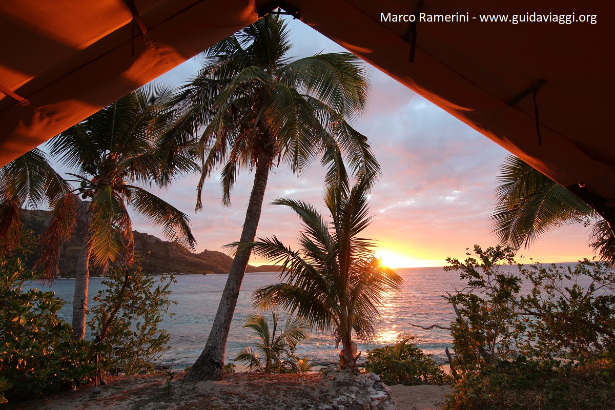 L'aube, Kuata, îles Yasawa, Fidji. Auteur et Copyright Marco Ramerini