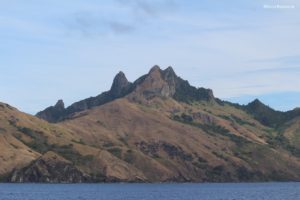 Les montagnes spectaculaires de l'île de Waya, îles Yasawa, Fidji. Auteur et Copyright Marco Ramerini
