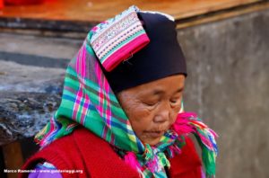 Femme, Zhoucheng, Yunnan, Chine. Auteur et Copyright Marco Ramerini