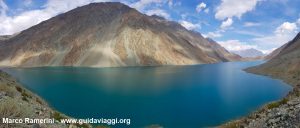 Le Lac Satpara près de Skardu, Baltistan, Pakistan. Auteur et Copyright Marco Ramerini