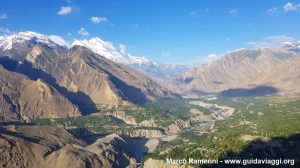 Vue de la vallée de Hunza depuis le nid de l'aigle, Pakistan. Auteur et Copyright Marco Ramerini